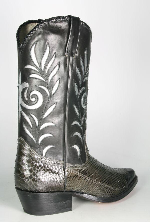 Laredo 2025 python boots